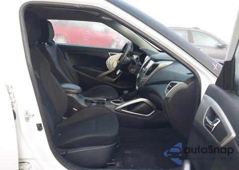 2017 Hyundai Veloster z USA, uszkodzony, nr VIN KMHTC6AD8HU309515